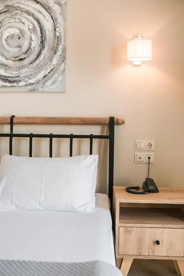 Irilena Hotel 拉瑟